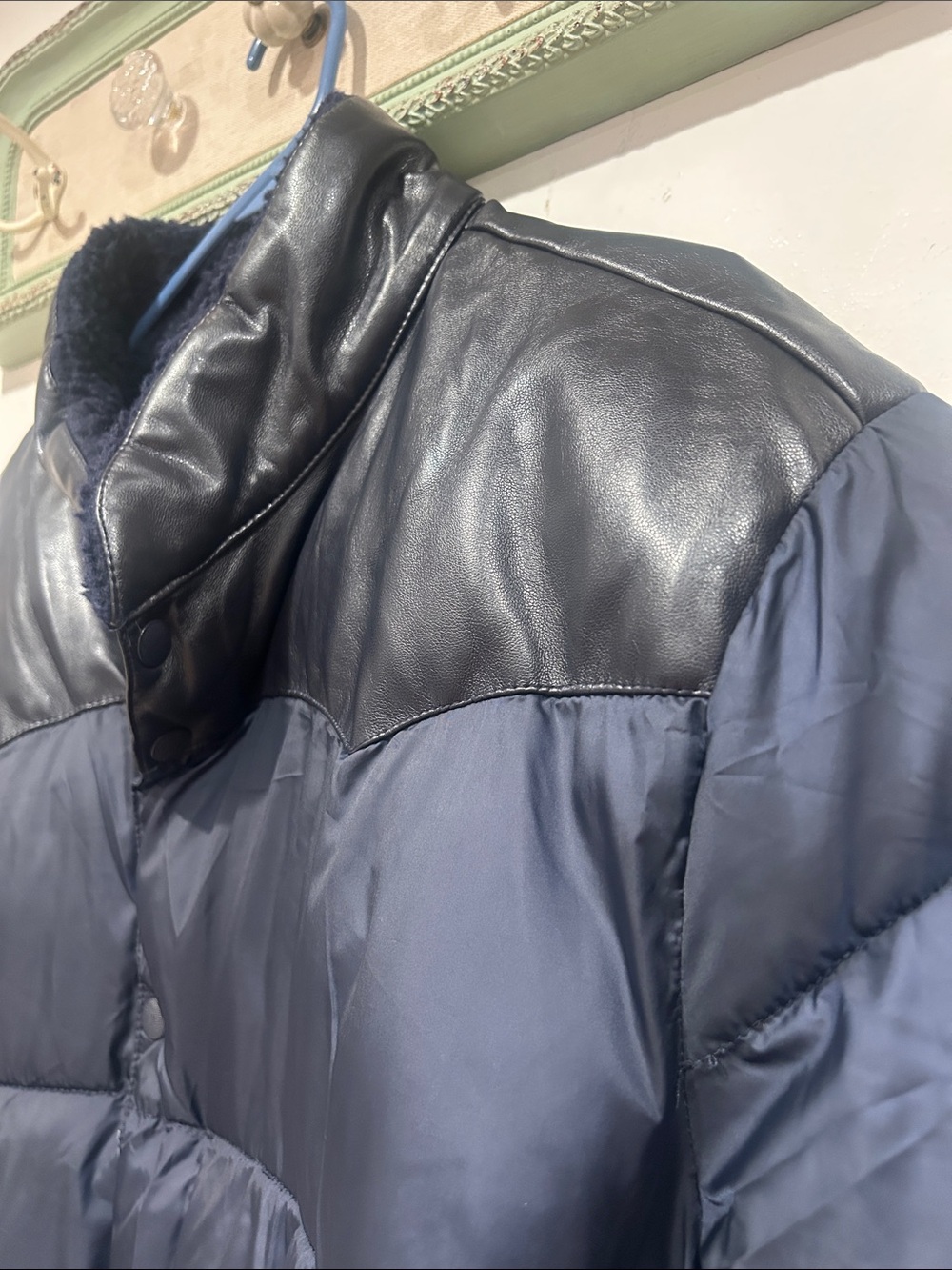 Lucky Brand Men's Navy Puffer Jacket with Black Shoulder Panels large new wi tag - Picture 8 of 8